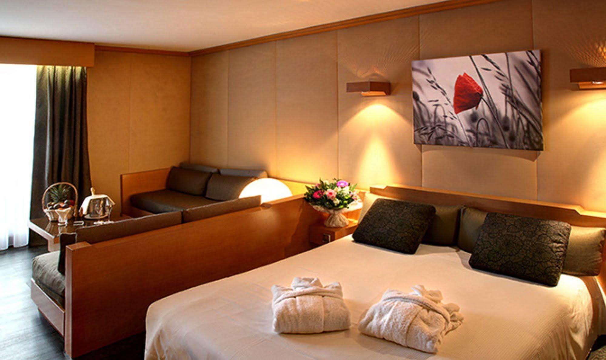 Amiraute Hotel Golf Deauville Touques Eksteriør billede