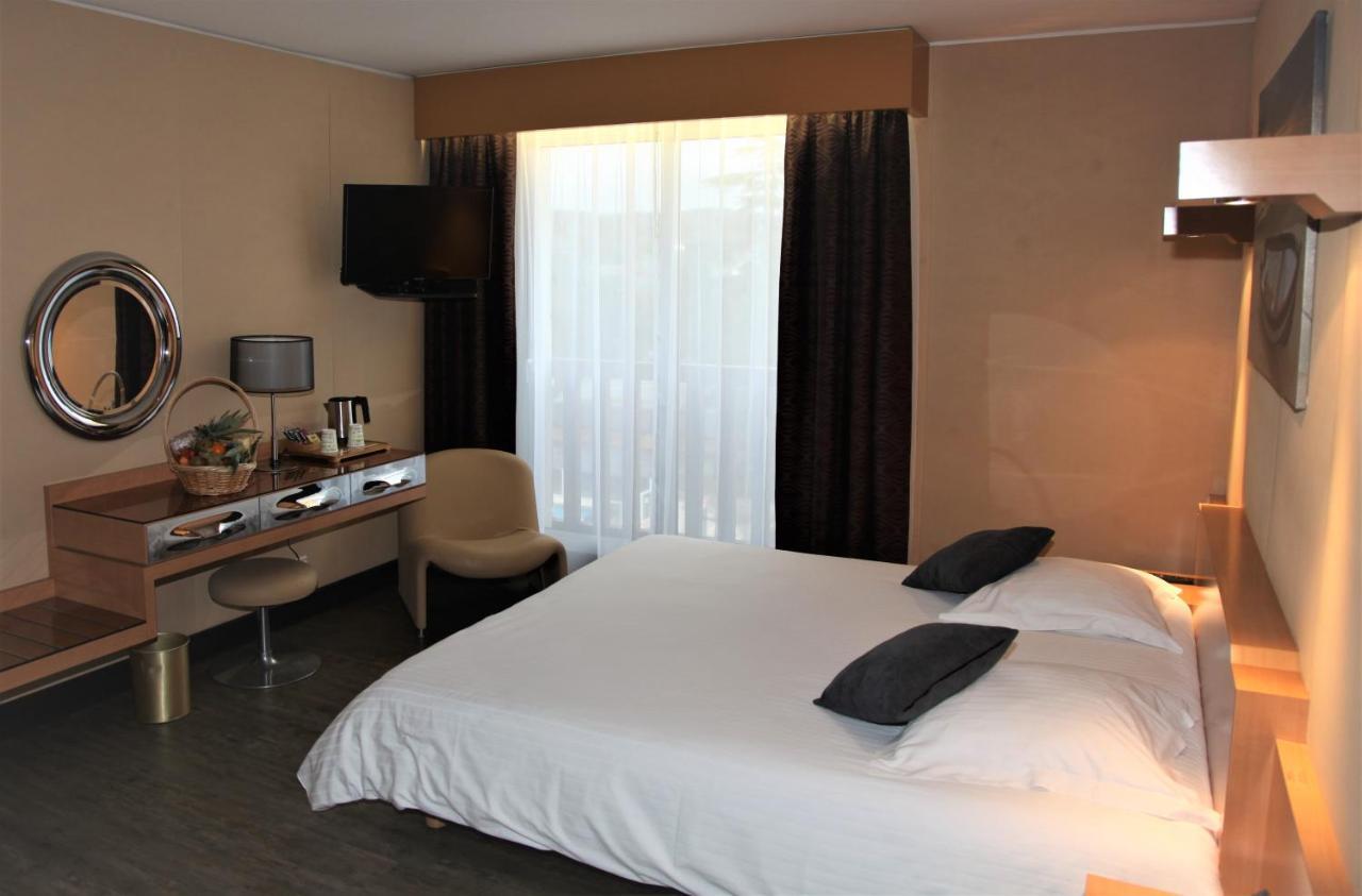 Amiraute Hotel Golf Deauville Touques Eksteriør billede